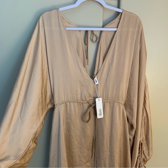Glam Flirty satin long sleeve tan mini dress women’s size medium - Picture 9 of 11